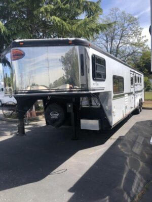 2003-sundowner-trailers-lq-4h-8010-sierra-horse-trailer.jpg 2003 Sundowner Trailers LQ 4H 8010 SIERRA Horse Trailer