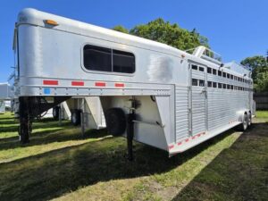 2006-c-c-4-horse-gooseneck-trailer.jpg 2006 C&C 4 Horse Gooseneck Trailer