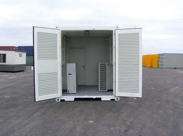 port-shipping-containers-switched-rooms-007-1.jpg Switch Rooms